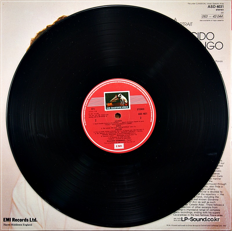 PLACIDO DOMINGO - A PORTRAIT OF PLACIDO DOMINGO - VINYL RECORD – T759A