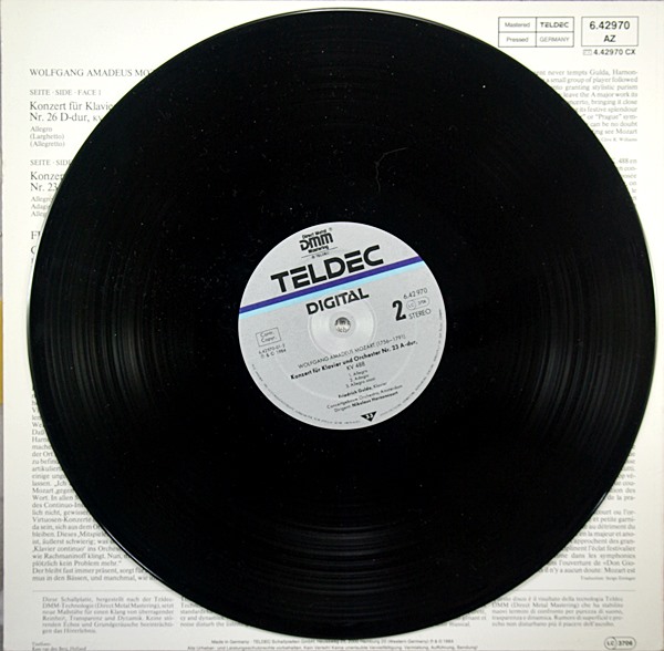 MOZART: PIANO CONCERTOS NO. 23 & 26, 'CORONATION' TELDEC 6.42970 AZ