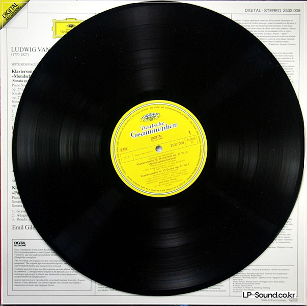 BEETHOVEN: PIANO SONATA NO. 14/13/8- EMIL GILELS DG DIGITAL STEREO